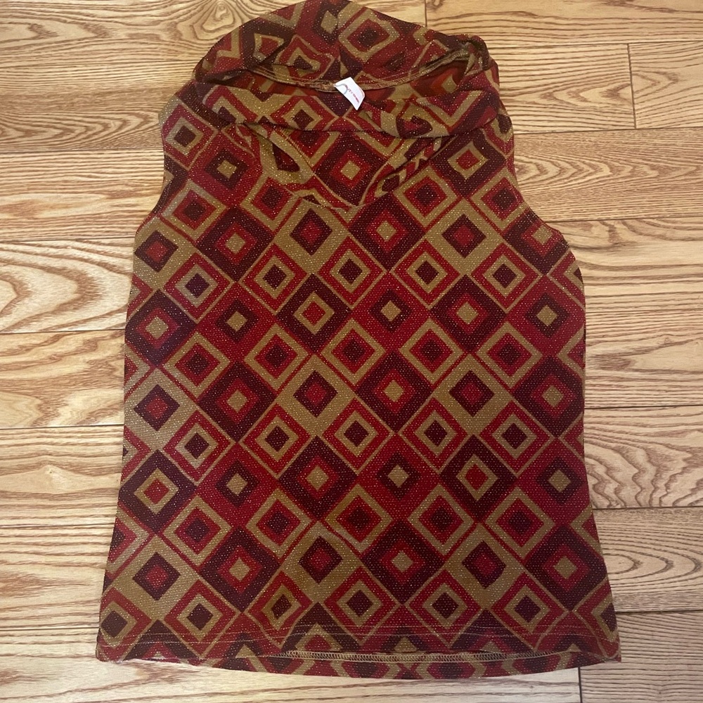 Diamond Pattern Sleeveless Top - Picture 2 of 2